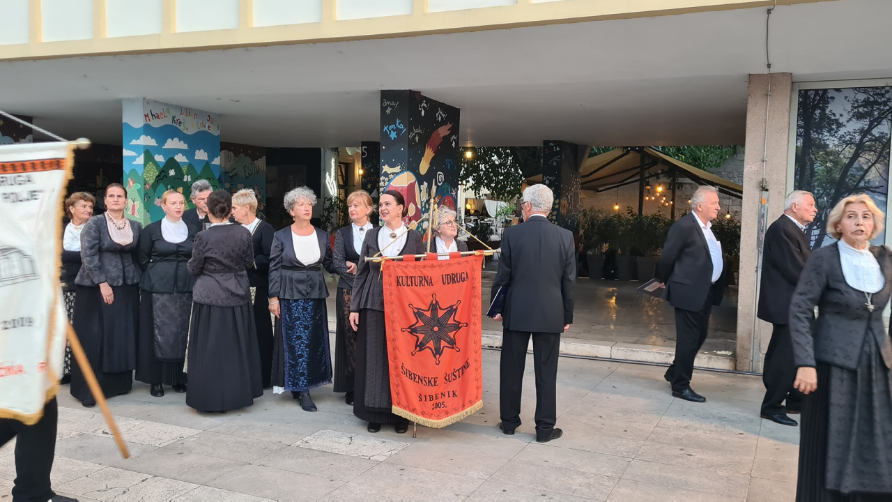 U Šibeniku se okupili KUD-ovi iz županije, ali Šibenčani nisu baš pohrlili na njihov nastup