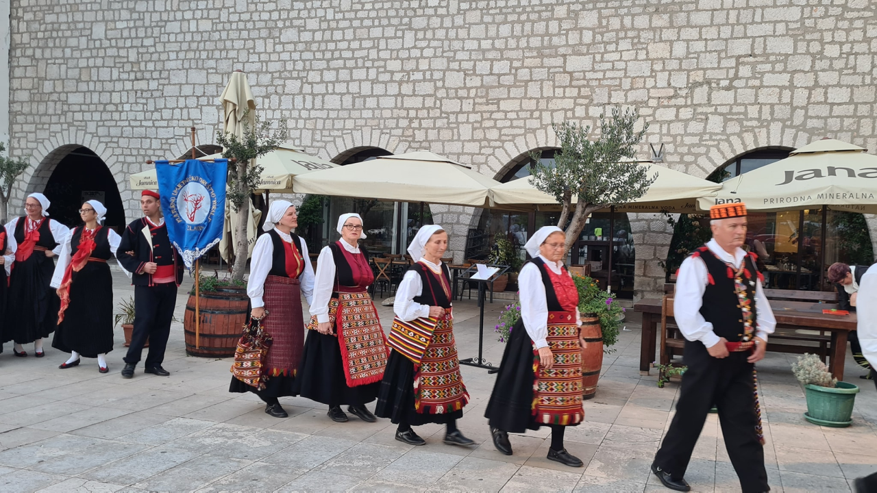 U Šibeniku se okupili KUD-ovi iz županije, ali Šibenčani nisu baš pohrlili na njihov nastup