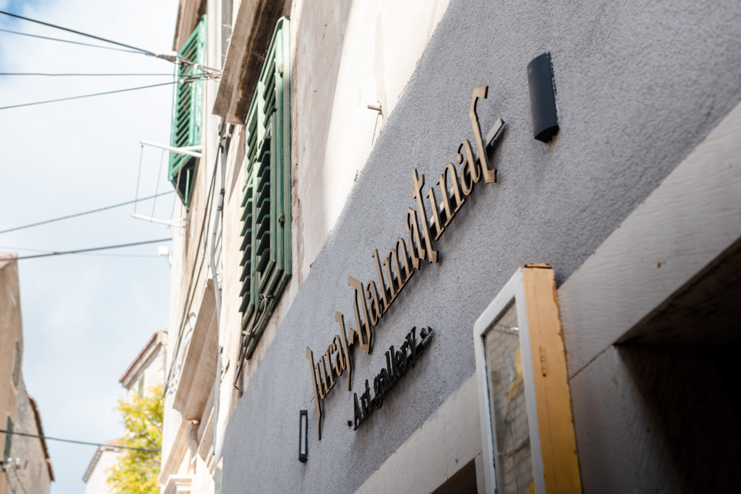 U Galeriju Juraj Dalmatinac stigle zimske kolekcije odjeće i jesenski popusti na slike 