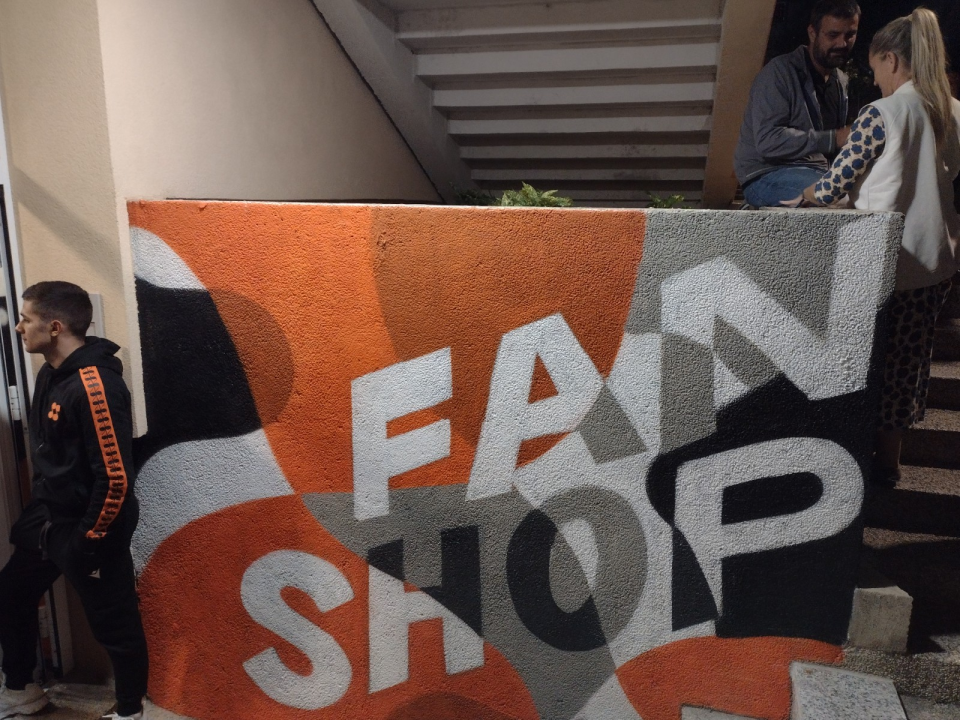 Otvoren Fan shop GKK Šibenke: Mala svečanost i gužva na prvi dan