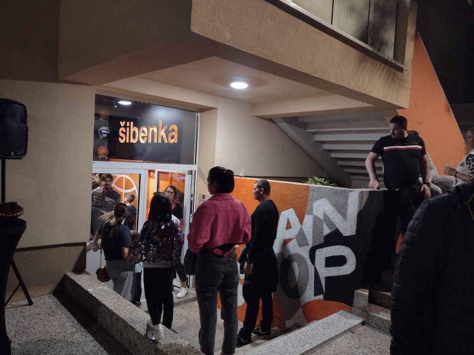 Otvoren Fan shop GKK Šibenke: Mala svečanost i gužva na prvi dan