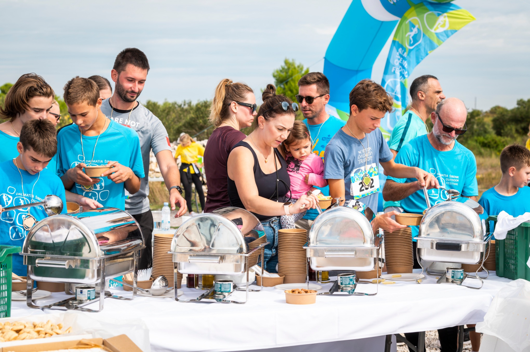 Oko 350 sudionika uživalo je u brojnim sportskim aktivnostima proteklog vikenda na Malom Vignju, Zlarinu i Baldekinu!