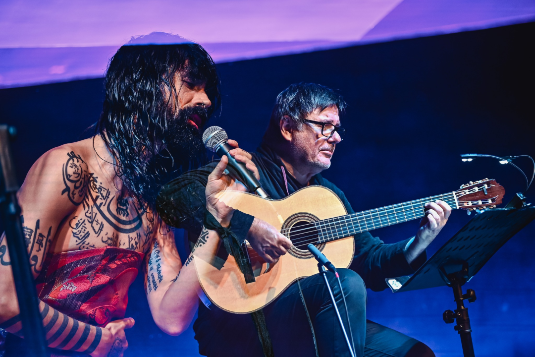 Vrećin glas, gitara i lutnja Edina Karamazova oduševili sinoć Šibenčane u Arsenu