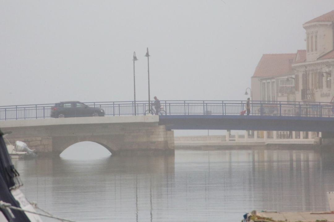 Tisno prekriveno maglom izgleda kao da ga je naslikao Claude Monet!