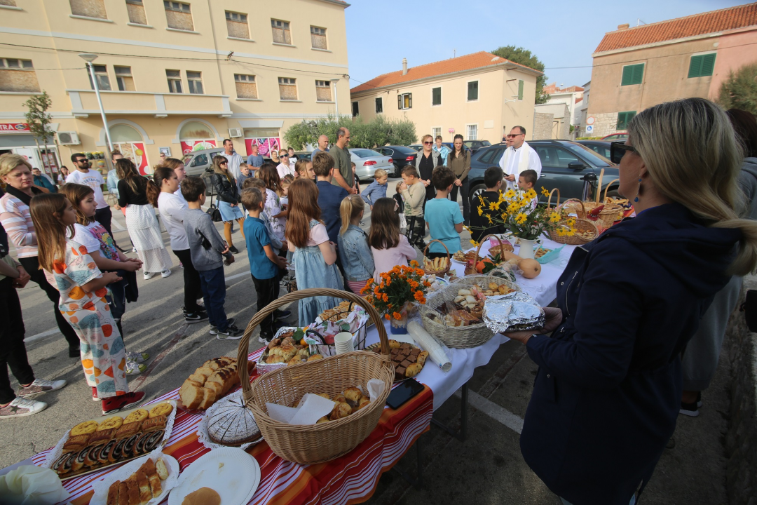 FOTO Tišnjanske mame i bake iskazale se na izložbi u Povodu Dana kruha