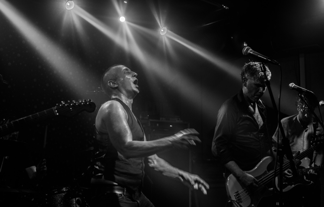 Jonathan rasprodao Azimut, pogledajte kako je bilo na energičnoj svirci riječkih rockera