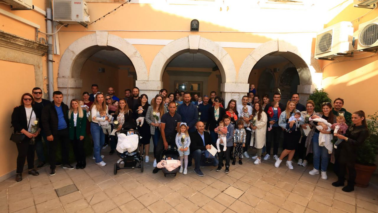 Dodijeljene potpore Općine Tisno za vjenčane parove i novorođenu djecu