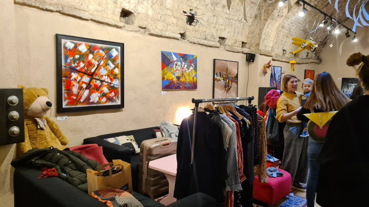 Dobar interes: Buvljak u Azimutu preselio se u toplu galeriju