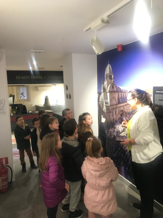 Mališani iz DV-a Maslina posjetili Glazbenu školu, samostan sv. Frane i Civitas Sacru