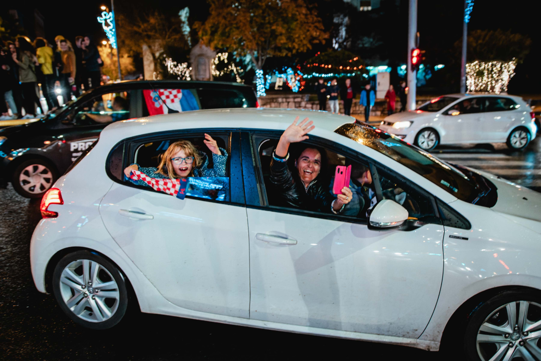 Samba na vučnoj službi! Šibenik je u transu, pogledajte ludilo na ulicama nakon prolaska u polufinale