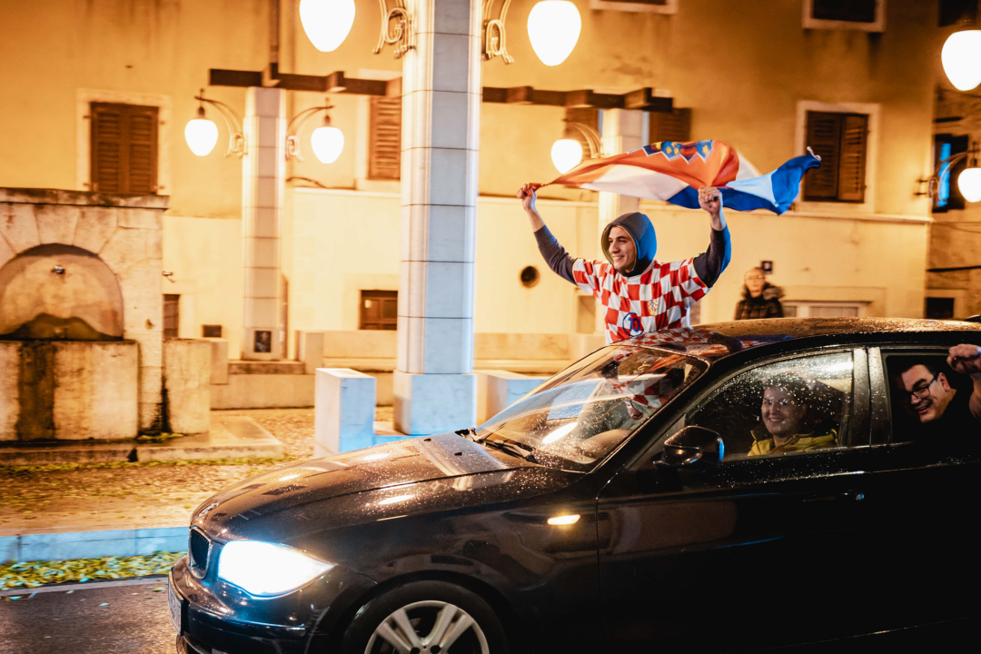 Samba na vučnoj službi! Šibenik je u transu, pogledajte ludilo na ulicama nakon prolaska u polufinale