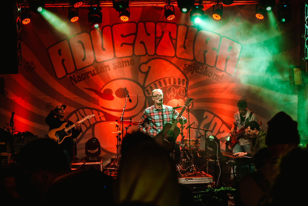 Plesno je bilo sinoć na Adventuri: Songkillersi isporučili svoju dozu funka