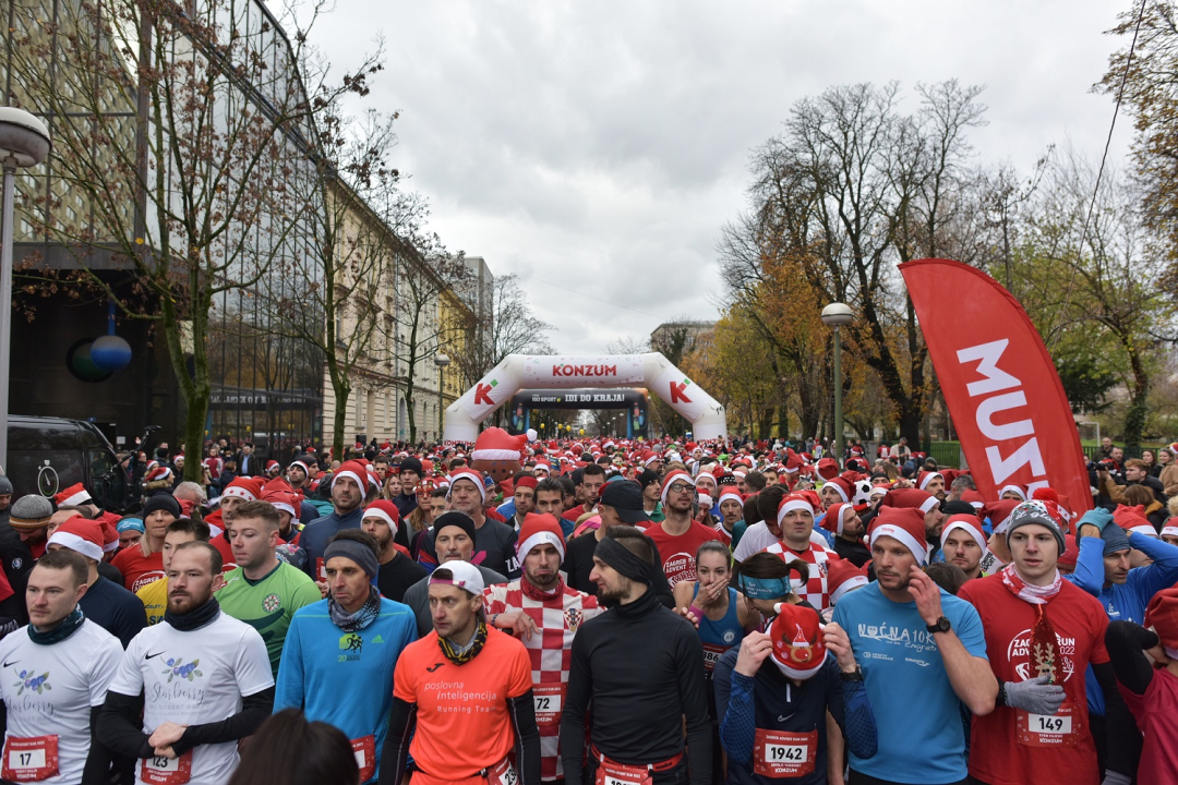 Zagreb Advent Run utrku istrčalo gotovo 3000 sudionika u božićnim kostimima 