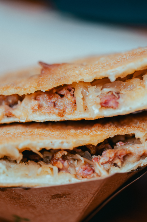 Adventura Šibenik pretvara u street food meku, probajte bao bun s buncekom, tradicionalni pispalj punjen jotom i gulaš od divljači!