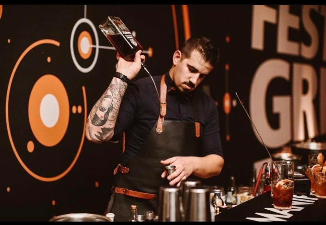 Josip Mikulić oduvijek je znao da želi biti barmen, a svojim koktelima pomiče granice: 'Biftek, inćuni, pidoće? Sve to može u koktele'