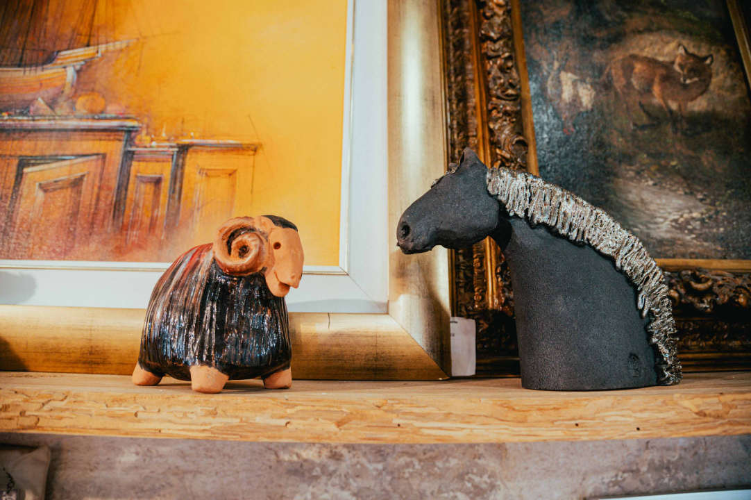 Galerija Juraj Dalmatinac ima savršene unikatne poklone i popust na umjetničke slike 