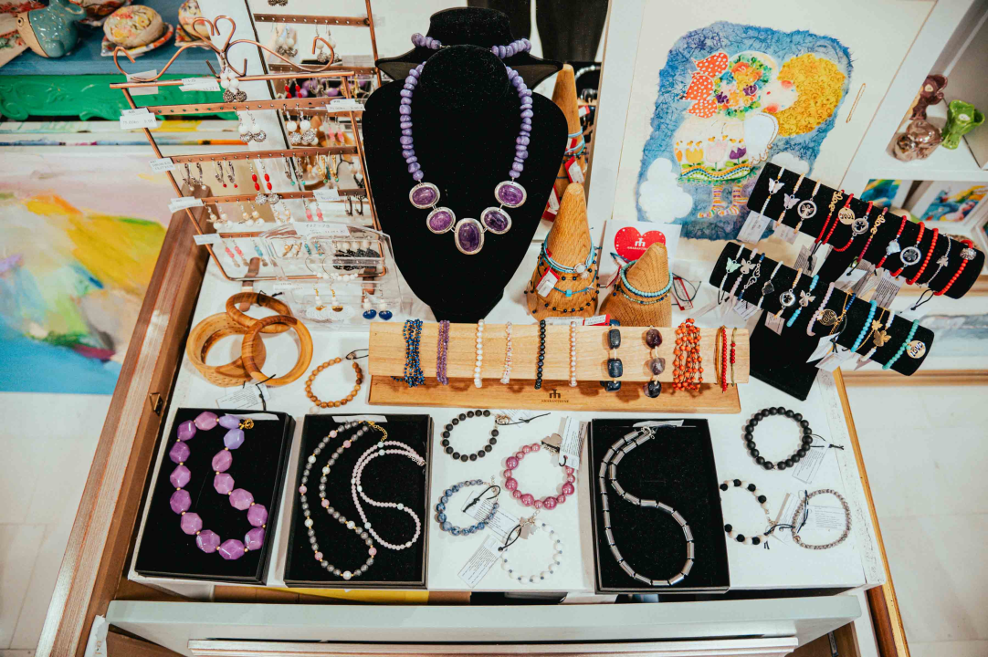 Galerija Juraj Dalmatinac ima savršene unikatne poklone i popust na umjetničke slike 