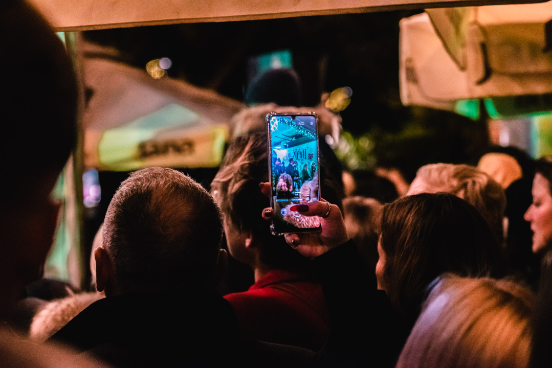Matija Cvek oduševio šibensku publiku, provjerite koji vas još koncerti očekuju na Božićnom Šušuru!