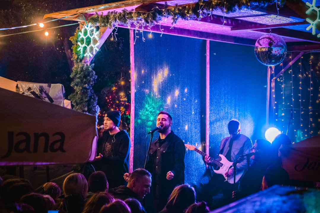 Matija Cvek oduševio šibensku publiku, provjerite koji vas još koncerti očekuju na Božićnom Šušuru!