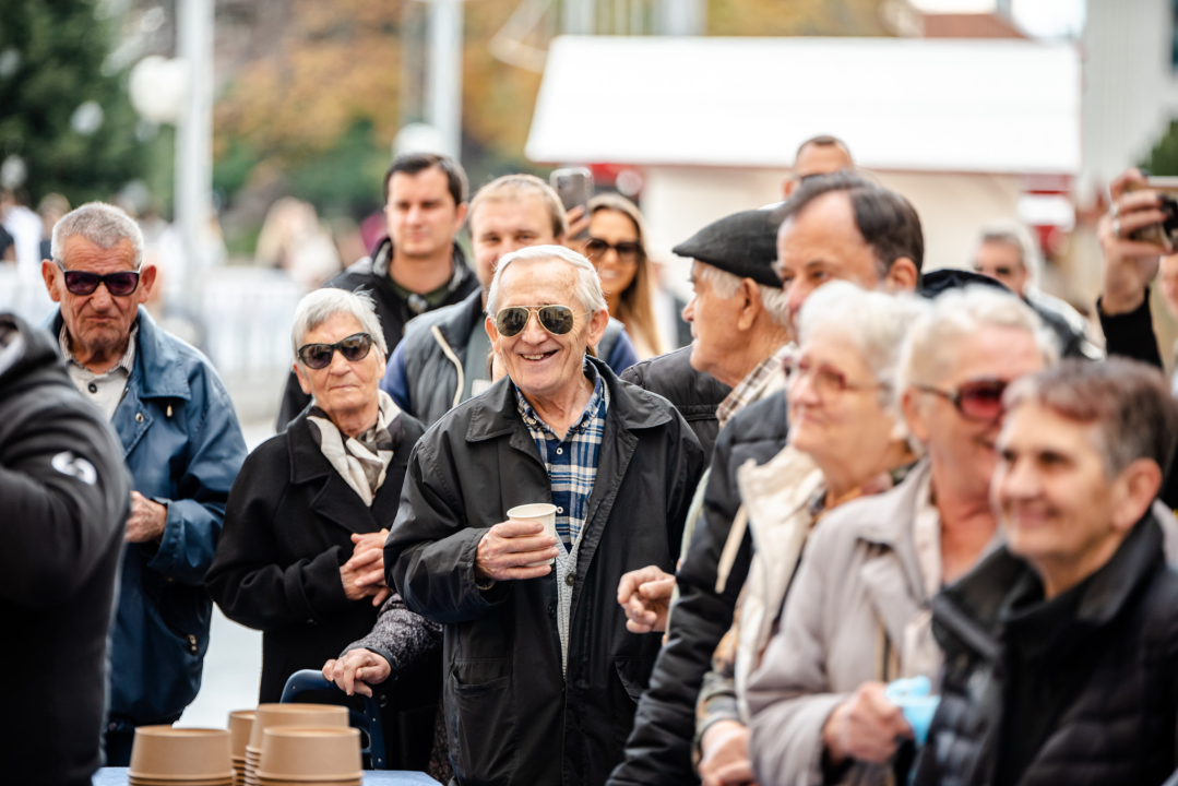 Šibenski obrtnici sugrađanima podijelili tisuću porcija bakalara