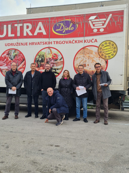 Rotary klub Šibenik tradicionalnom akcijom 'Božićni most' blagdane uljepšao 16 obitelji