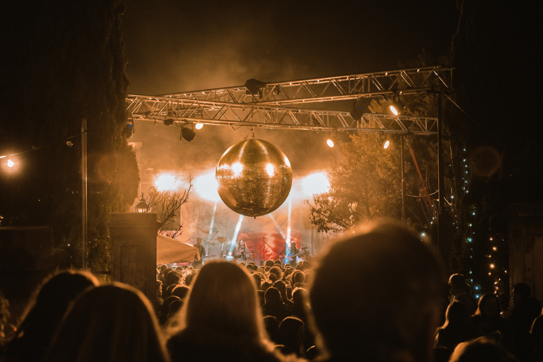 Vesna Pisarović dobrim starim hitovima oduševila Šibenčane