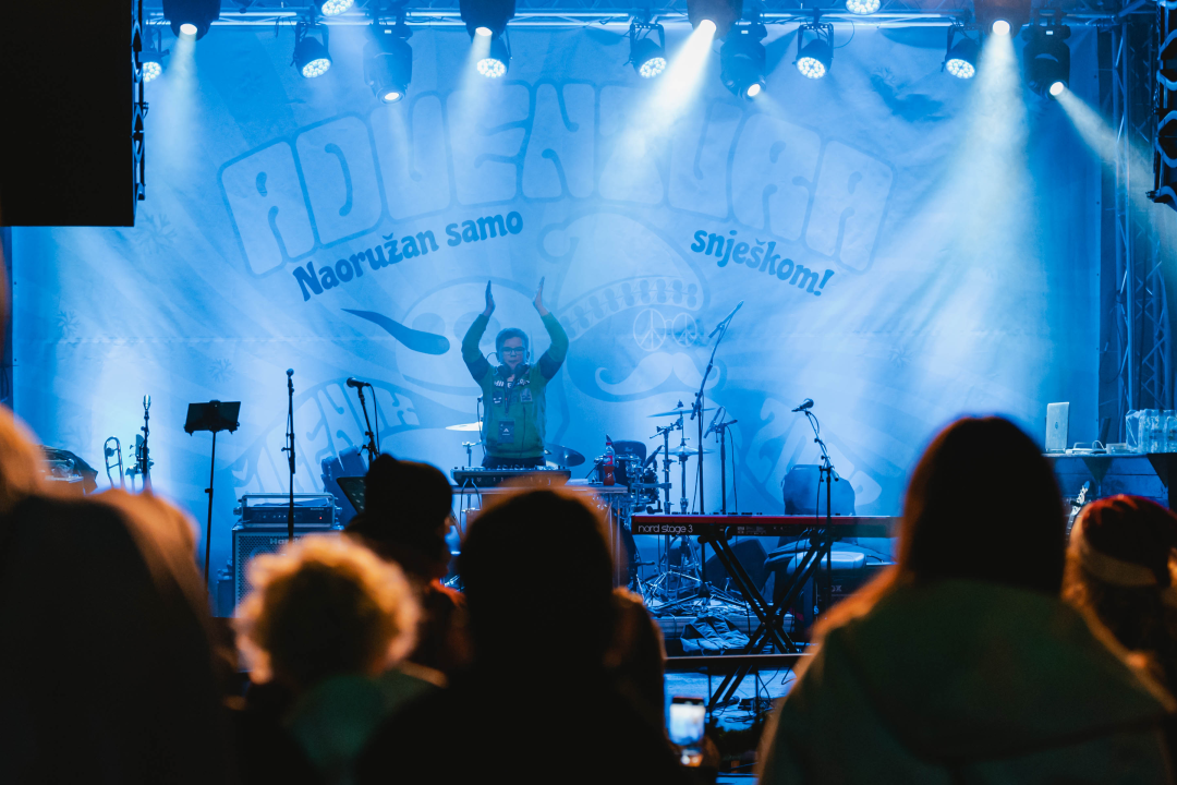 Desetogodišnja senzacija na Adventuri: DJ MichaelX rasplesao park tvrdim zvukom!