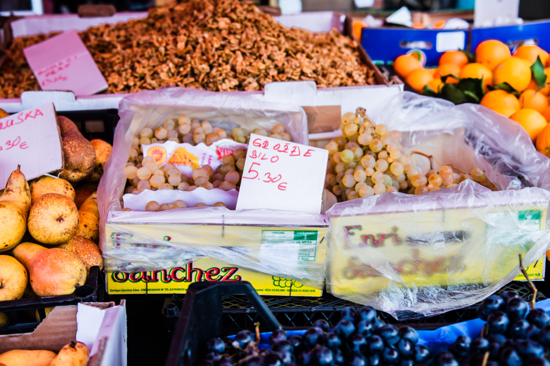 Euro stigao na šibensku pijacu: Jedni nose tri novčanika, drugi plaču za kunom