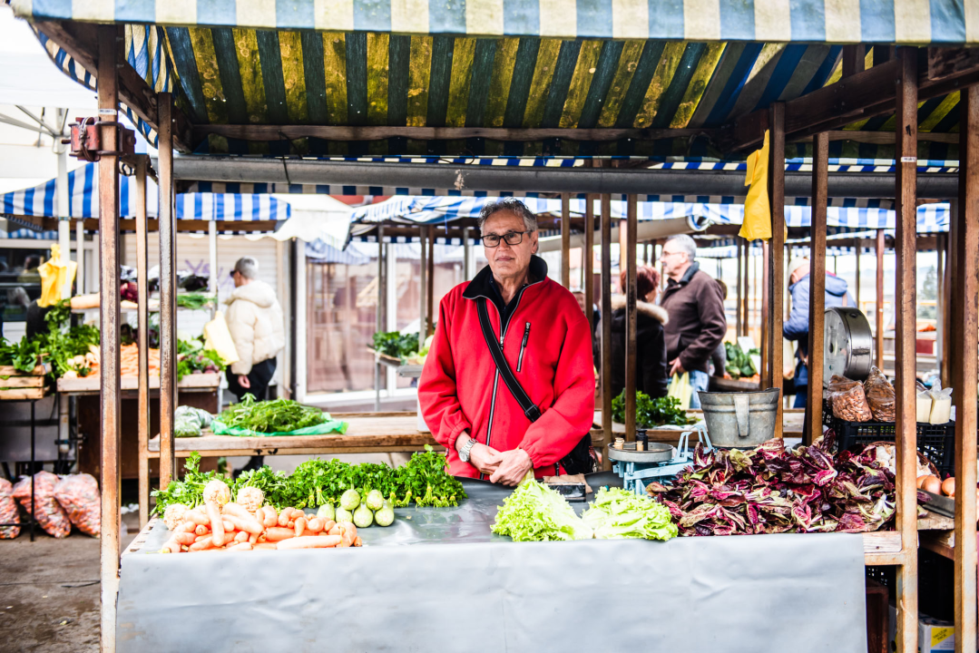 Euro stigao na šibensku pijacu: Jedni nose tri novčanika, drugi plaču za kunom
