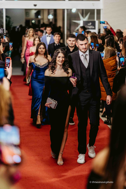 Učenici Ekonomske škole zablistali na maturalnom plesu u Vodicama (1)