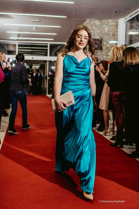 Učenici Ekonomske škole zablistali na maturalnom plesu u Vodicama (2)