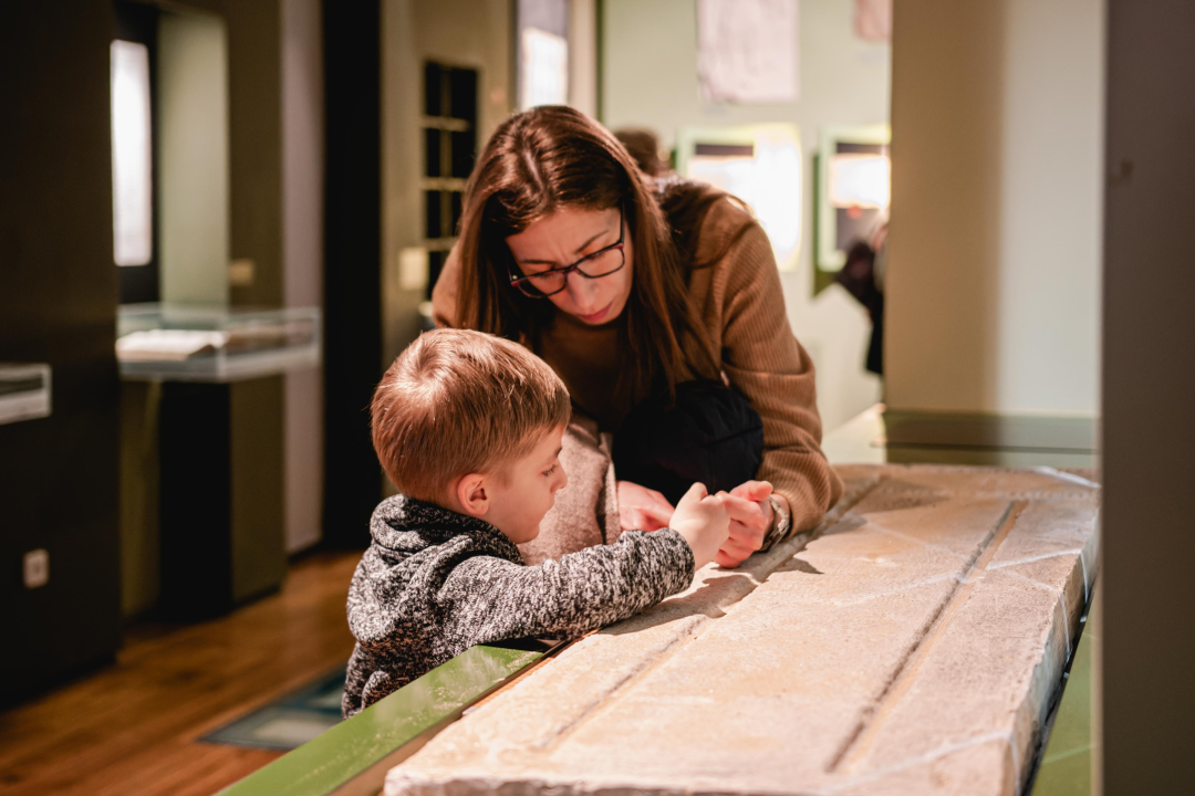 Učenici u muzeju pjevali Lukačića i predstavili šibenske galete dok su trkači ‘Zagrlili grad’