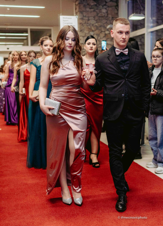 Zavirite na blještavi maturalni ples Turističko-ugostiteljske škole Šibenik (1)