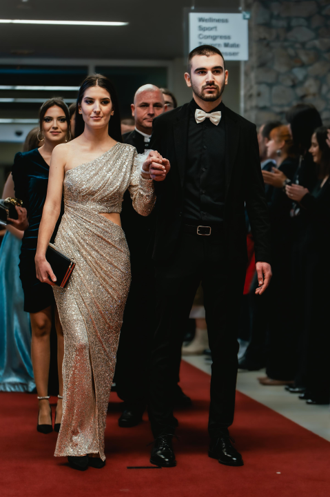 Pogledajte glamurozna izdanja maturanata Medicinske škole (1. dio)