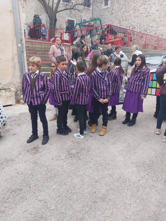 Povorka Malih bak' u Murteru oduševila okupljene: Od Francuske revolucije i mumija do Ježeve kućice