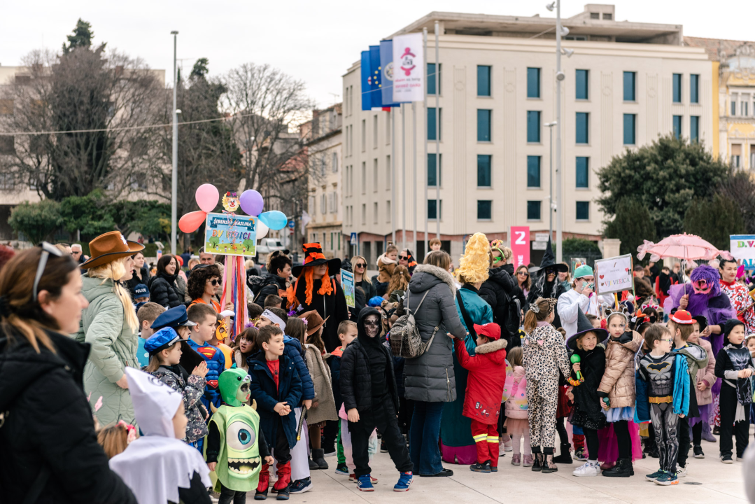 Maškare na Poljani: Đir preko grada pa svi na krafne!