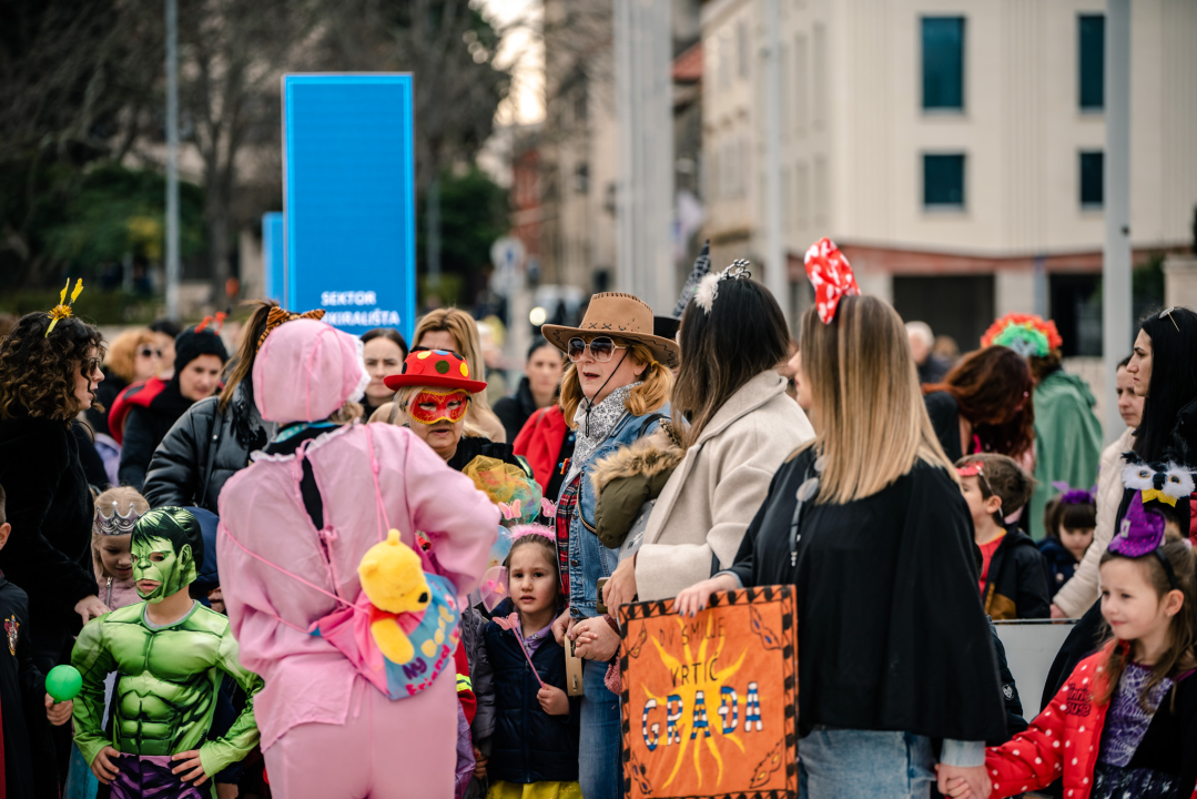 Maškare na Poljani: Đir preko grada pa svi na krafne!