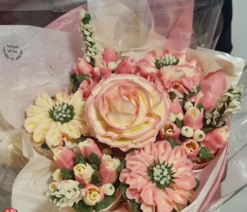 Suzzana je dom pronašla u Tisnom, a mnogi se iznenade kad shvate što su zapravo njezini buketi