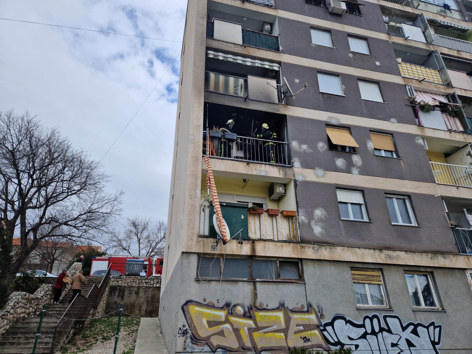 Požar na balkonu stana na Njegoševom trgu, u stanu se nalazila gospođa