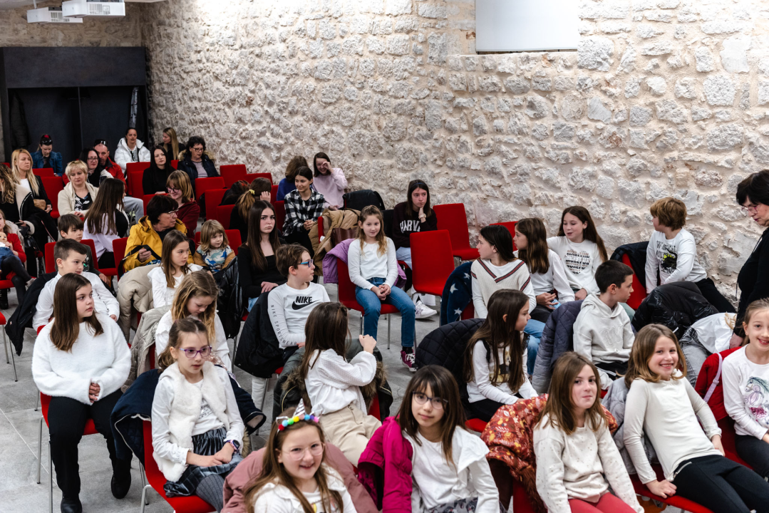 Učenica OŠ Petra Krešimira IV. Helena Vidović osvojila prvo mjesto na Županijskom natjecanju u stop-animaciji    