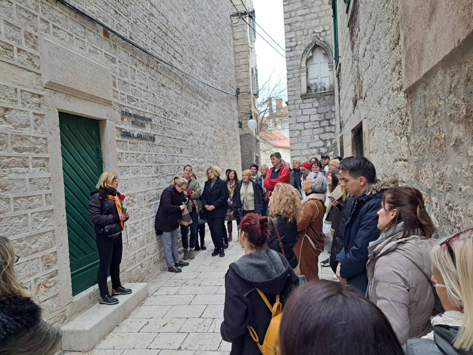 Znate li tko su Anka Bulat, Ana Šare i Slavka Berović? Vodiči ispričali priče o važnim šibenskim curama