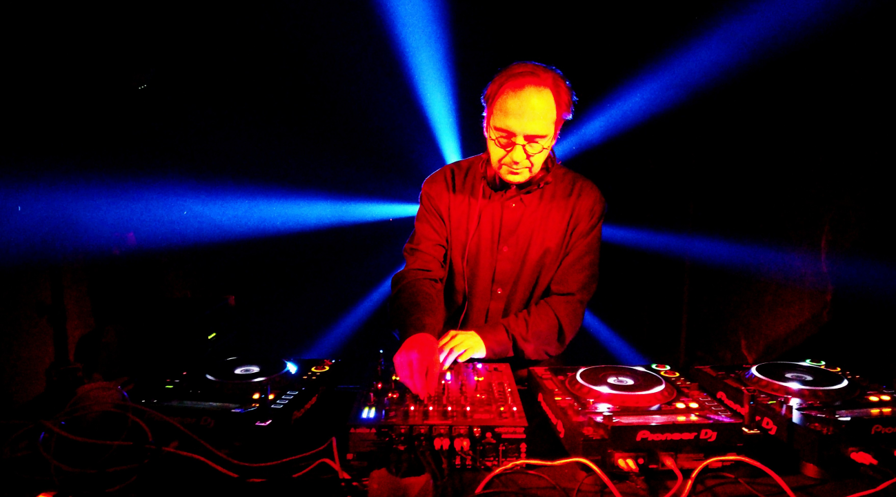 Na Felveru stoj na glavi! Odlična zabava noćas u Tunelu, Disku R i Azimutu 