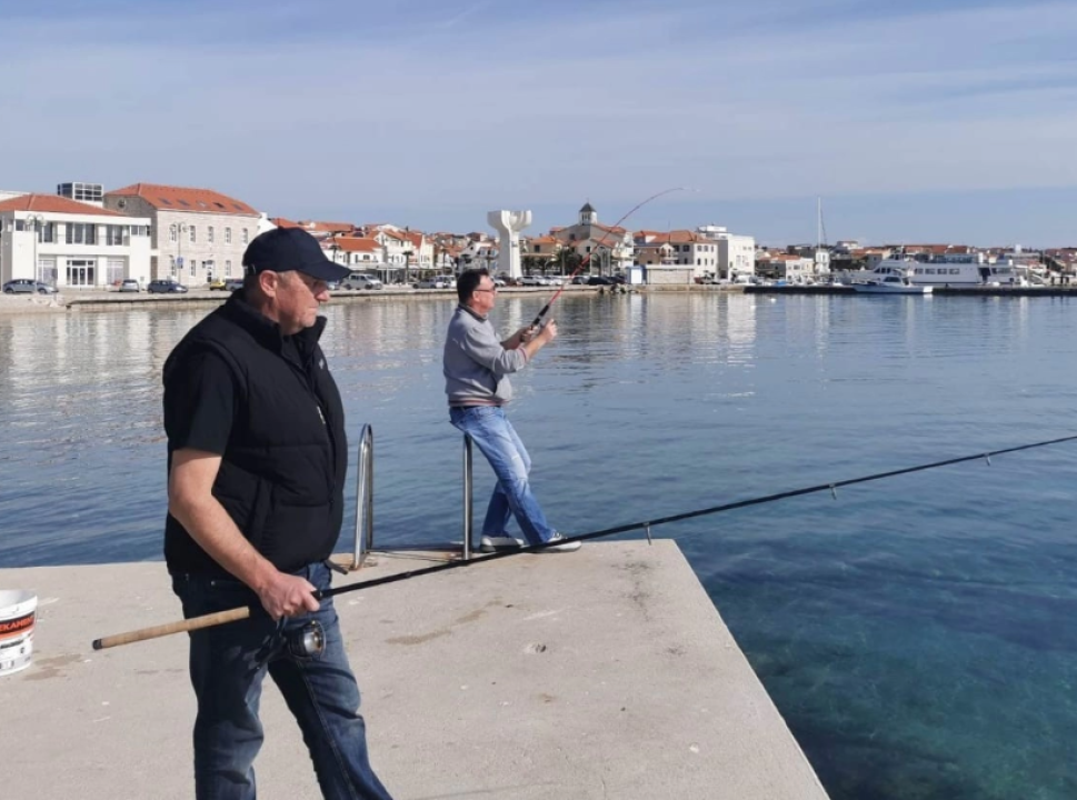 'Ćap sa obale' i 'Ćap iz broda': Klupsko natjecanje u udičarenju u Vodicama