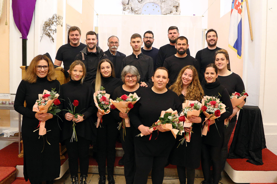 Vjernici župe Tribunj izveli 'Prikazanje muke'