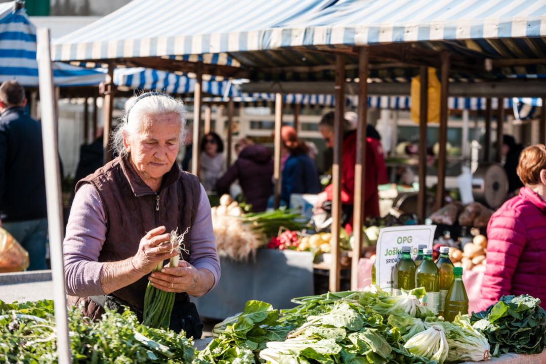 Bura učinila svoje: Veliki petak je, ali ponuda na šibenskoj peškariji nije bila bogzna što 
