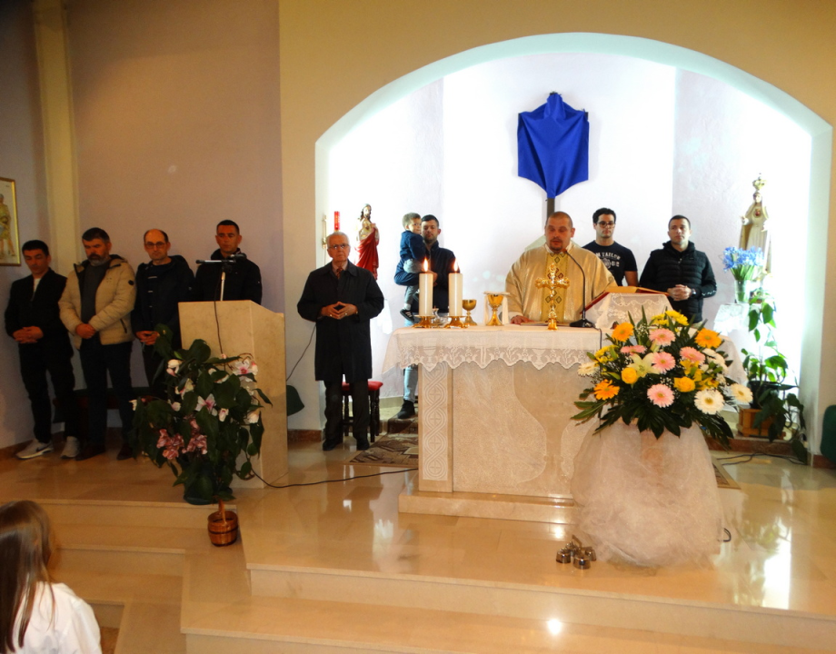 U Vukšiću održan obred pranja nogu dvanestorici vjernika na Veliki četvrtak 