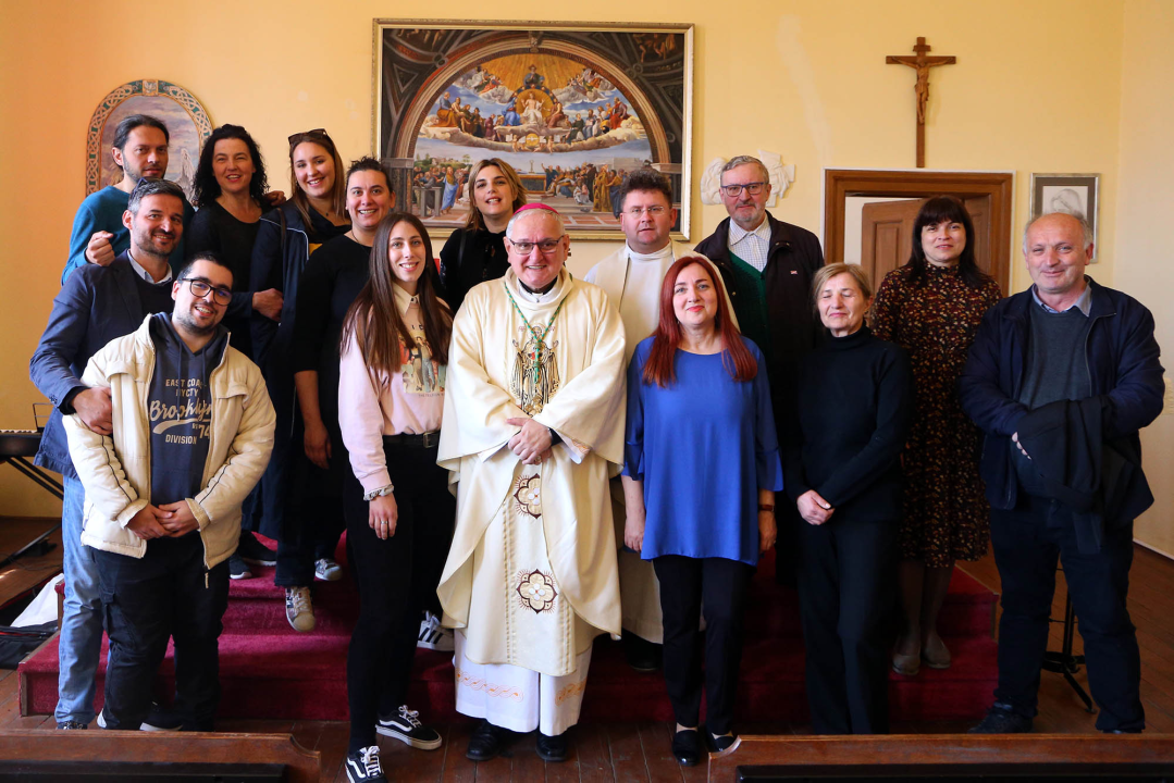 Biskup predvodio misu u šibenskom zatvoru, trojicu zatvorenika krizmao
