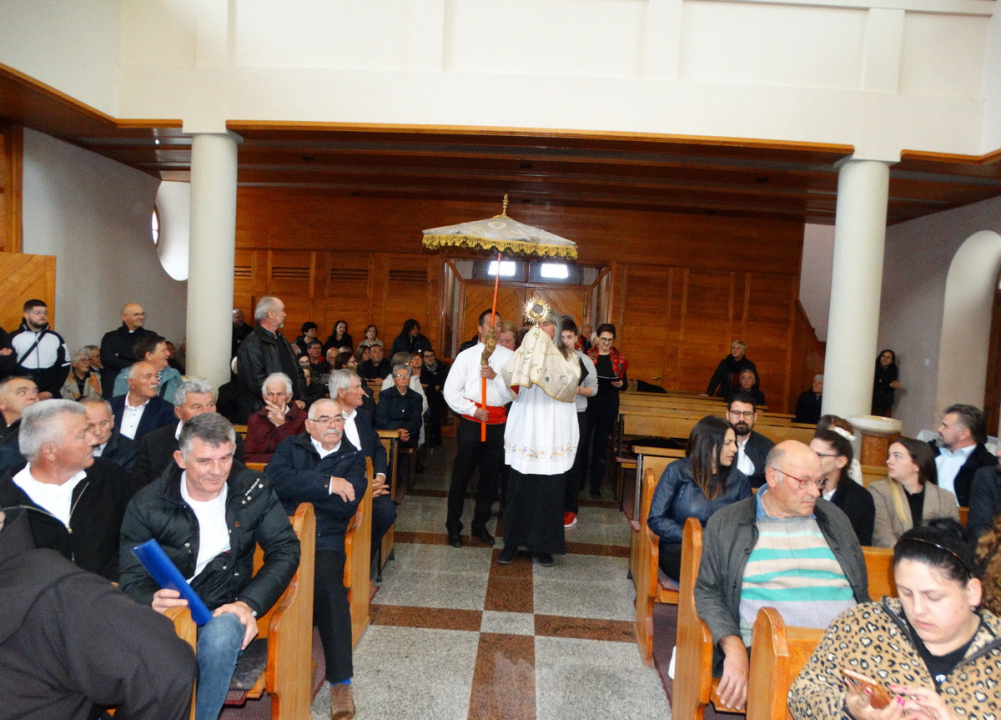 Održana 26. smotra crkvenog pučkog pjevanja Šibenske biskupije 'Puče moj' u Zatonu