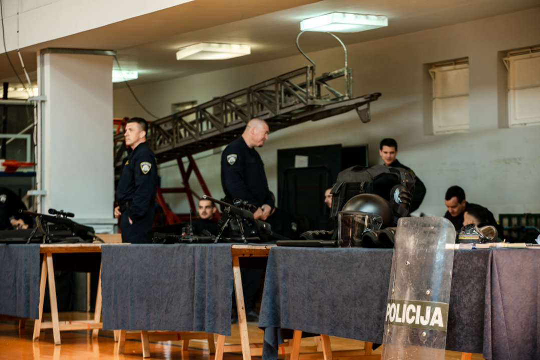 Tribine na Baldekinu pune, policija zauzela teren: Tko želi postati policajac?