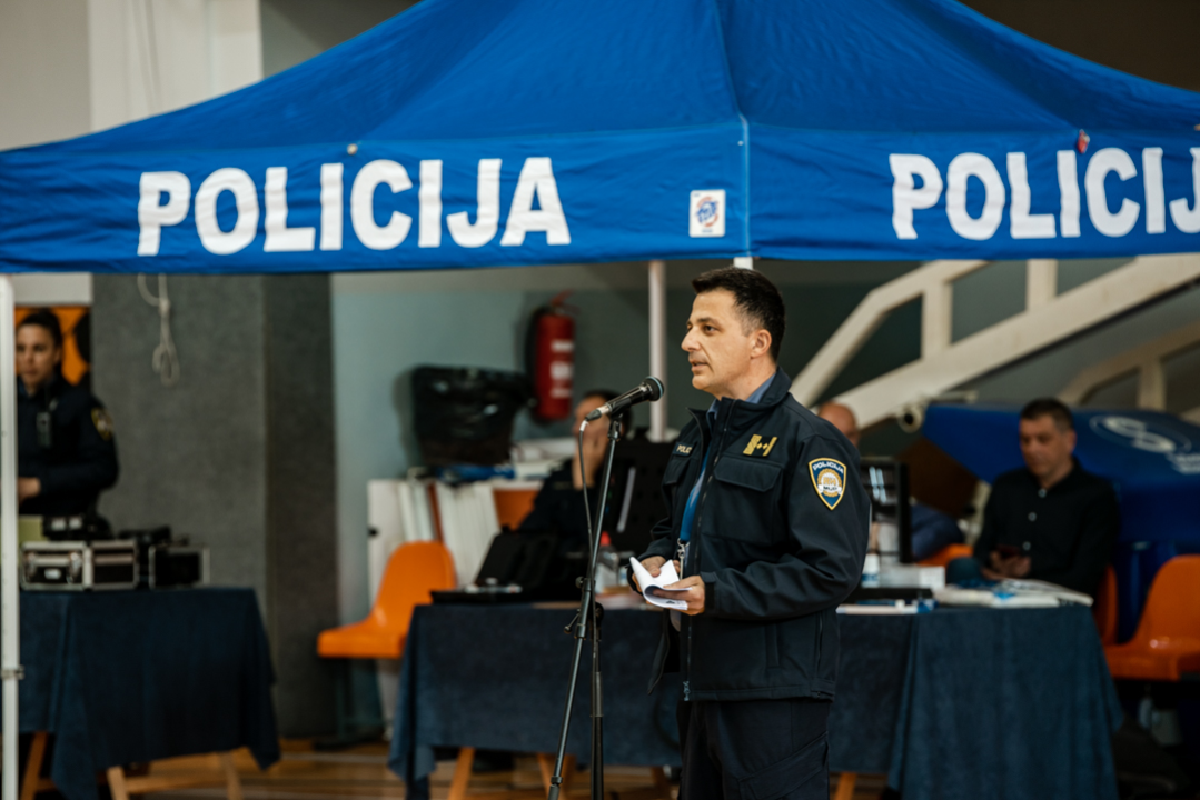 Tribine na Baldekinu pune, policija zauzela teren: Tko želi postati policajac?